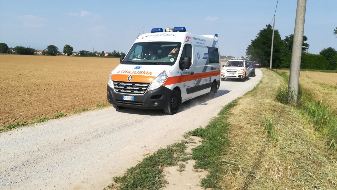 Cernusco bimba colpita al volto dallo zoccolo di un cavallo finisce in ospedale
