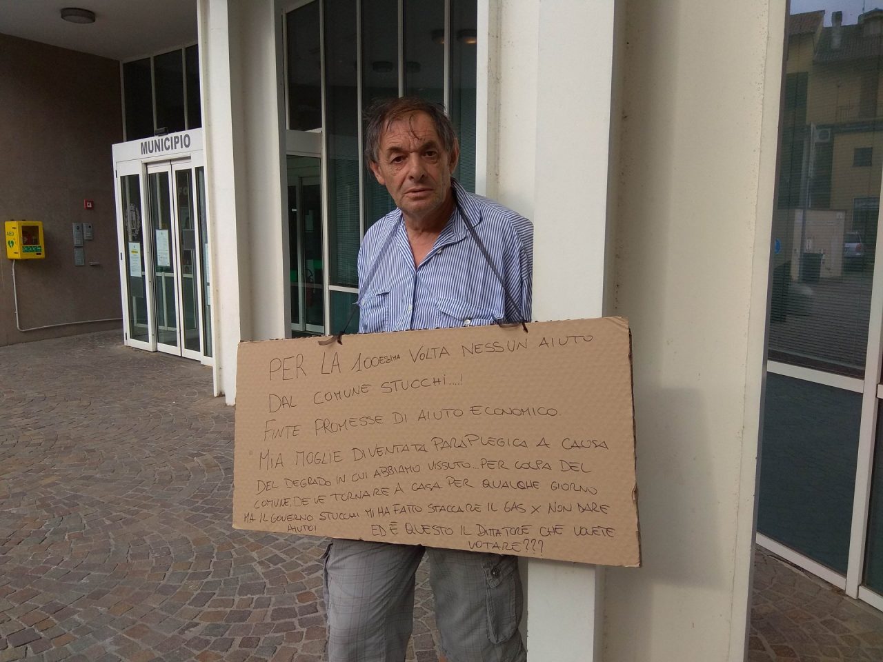 Vatteroni protesta di nuovo davanti il Municipio. “E’ stato strumentalizzato”