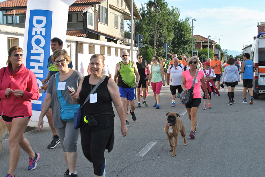 La StraVaprio inizia col botto oltre duemila runner al via FOTO