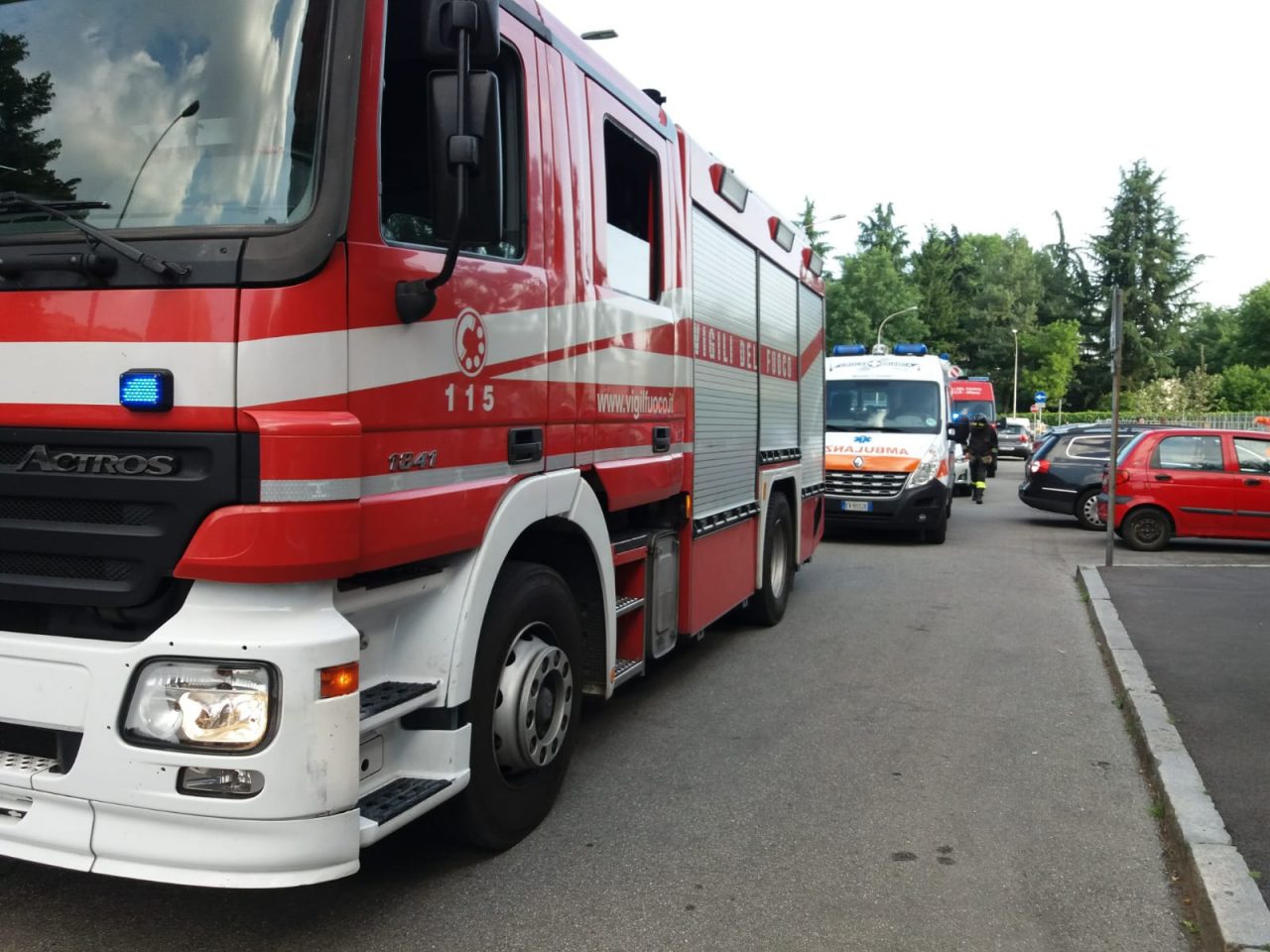Esalazioni sospette, evacuato un palazzo a Pioltello