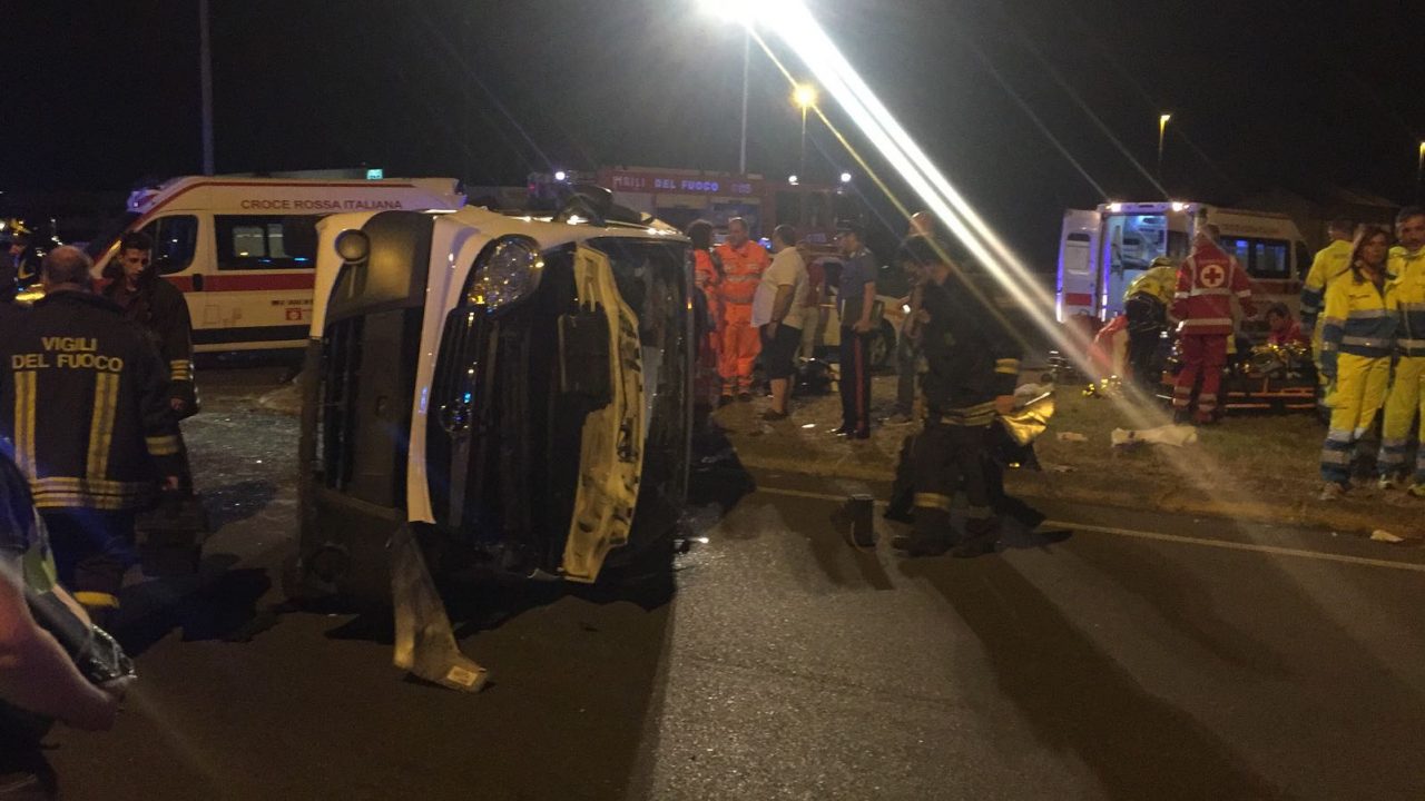 Schianto a Cassano sette feriti FOTO E VIDEO