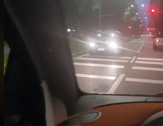 Auto contromano su viale Fulvio Testi: evitato incidente frontale