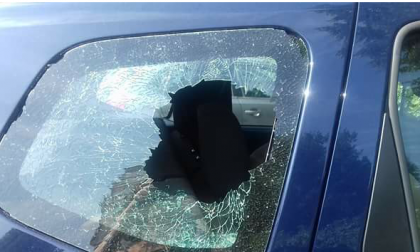 "Strage" di vetri rotti e furti su auto, il Comune annuncia: "Più telecamere"