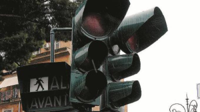 Black out, semafori in tilt in diverse zone della città