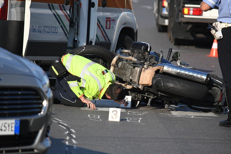 Incidente Sp 103, muore motociclista FOTO