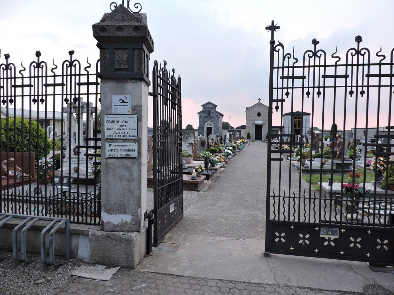 Al cimitero si entra di giorno… e di notte VIDEO