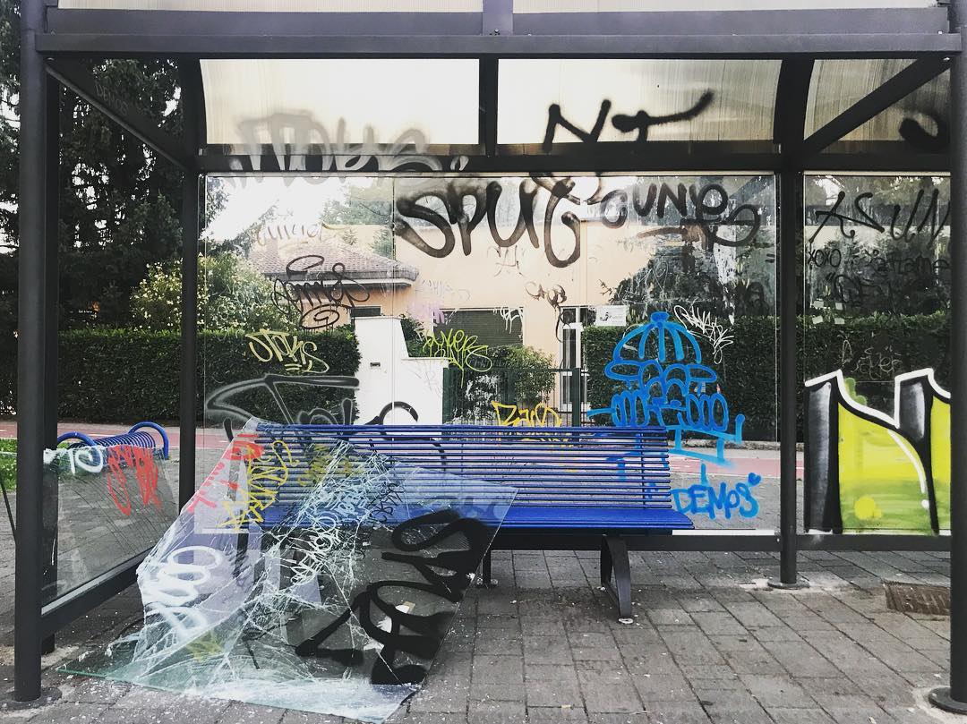 Pensilina devastata, il sindaco “catechizza” i vandali
