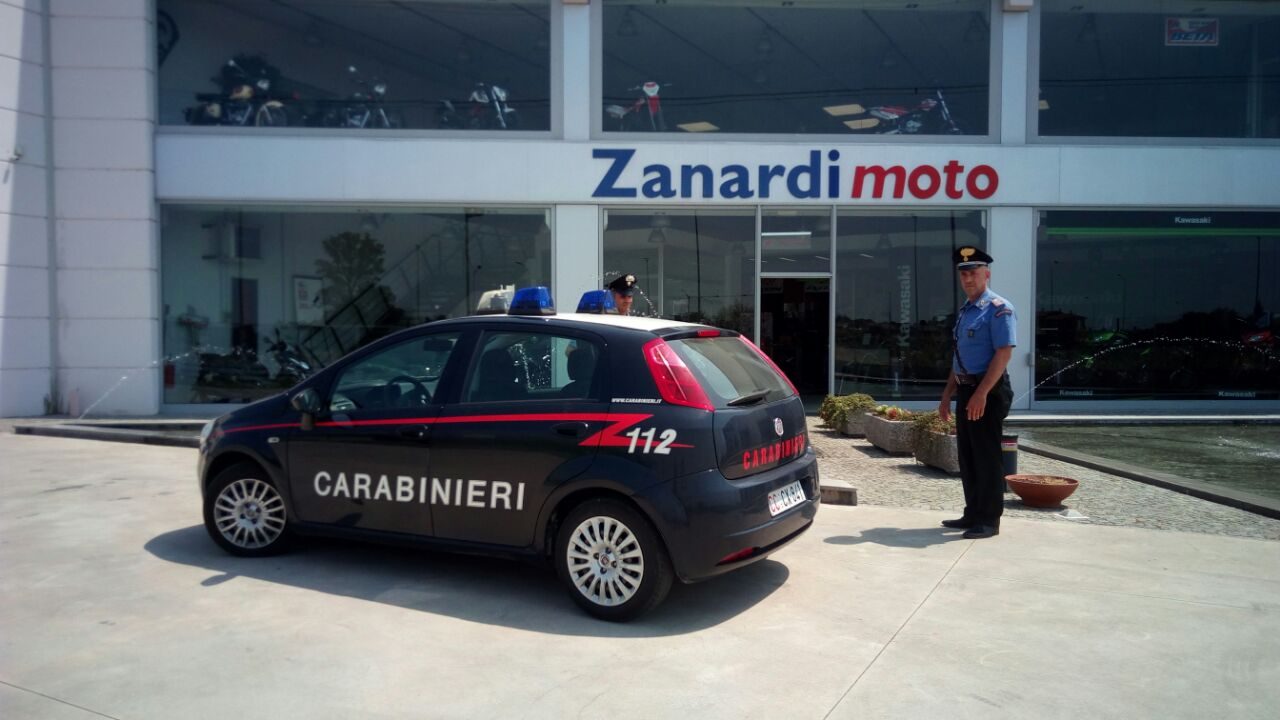 Assalto Zanardi Moto: un buco nel muro della ditta vicina e poi razzia