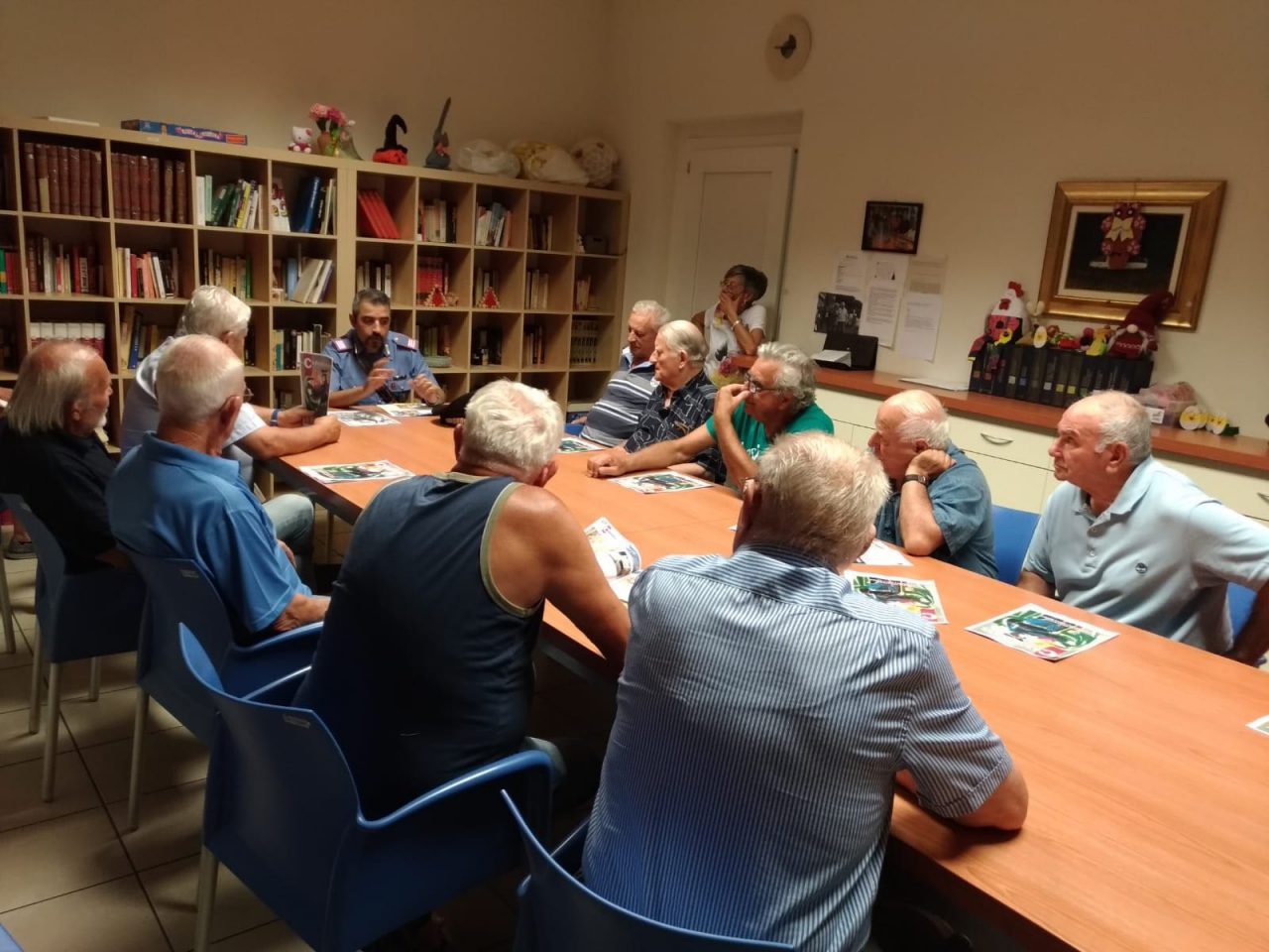 Anziani a lezione dai carabinieri: consigli contro le truffe