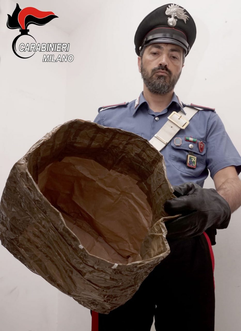 La borsa rivestita di carta stagnola non salva la ladra
