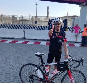 Fino in Corsica in bici per combattere lo stress