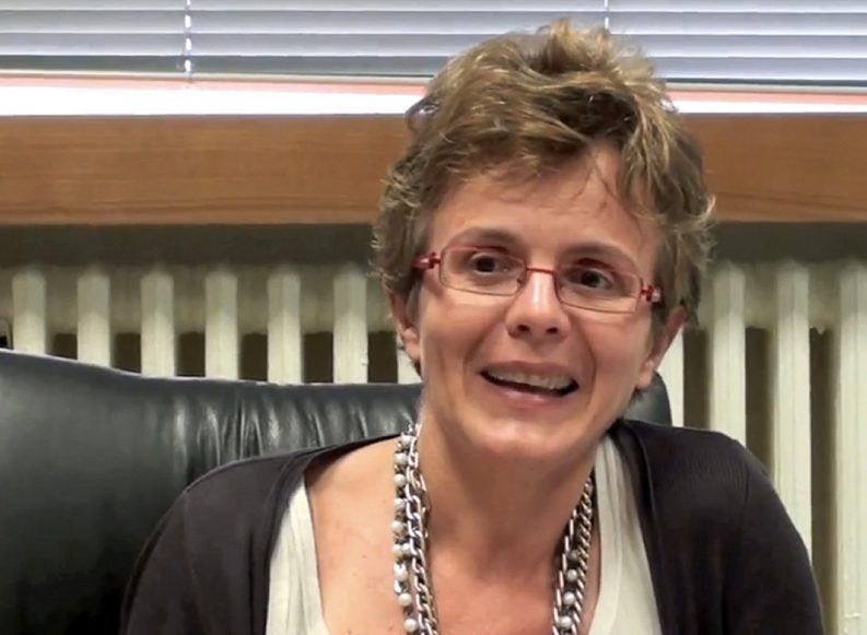 La senatrice a vita Elena Cattaneo rapinata e ferita in metropolitana