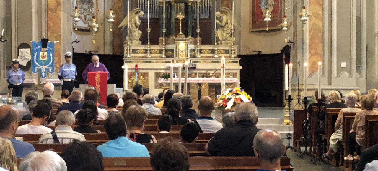 Al funerale di Vito autorità, gonfalone e amici