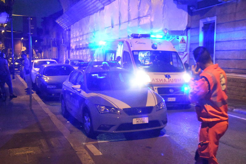 Vuole gettarsi dal ponte: 18enne salvato dalla Polizia