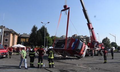 Esercitazione a Melegnano, si ribalta autobotte pompieri VIDEO