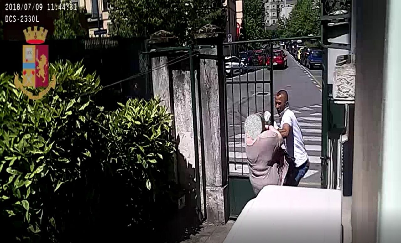 Ha assalito due donne in un’ora: scippatore seriale fermato
