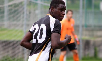 Ischemia cardiaca sul campo: giovane calciatore torna alla vita e segna un goal VIDEO