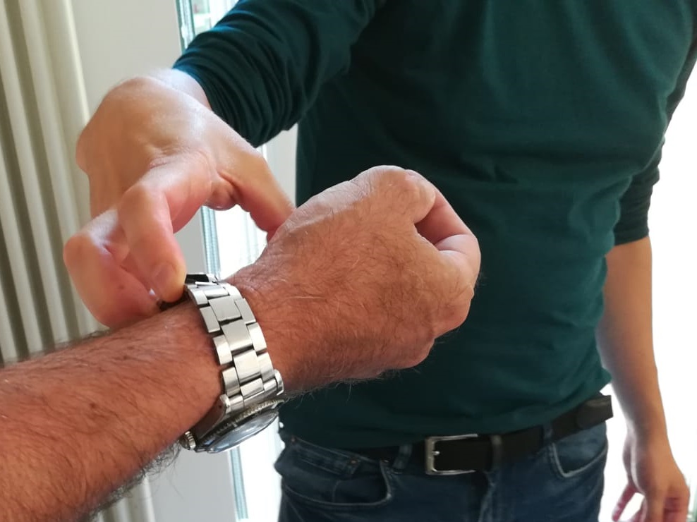 A Pontirolo pensionato scippato davanti a casa da due rom