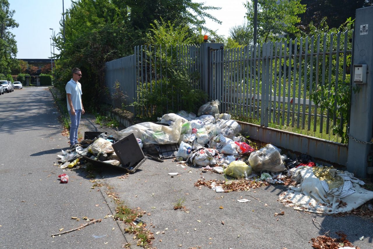Rifiuti ovunque, multati due furbetti