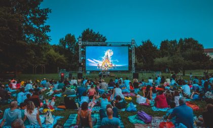 Cinema al parco, a Gorgonzola i film si guardano sdraiati nell'erba