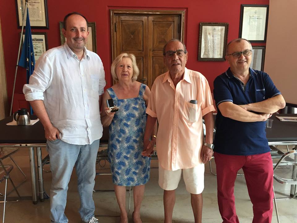In vacanza a Pesaro da quarant’anni. Il Comune premia due colognesi