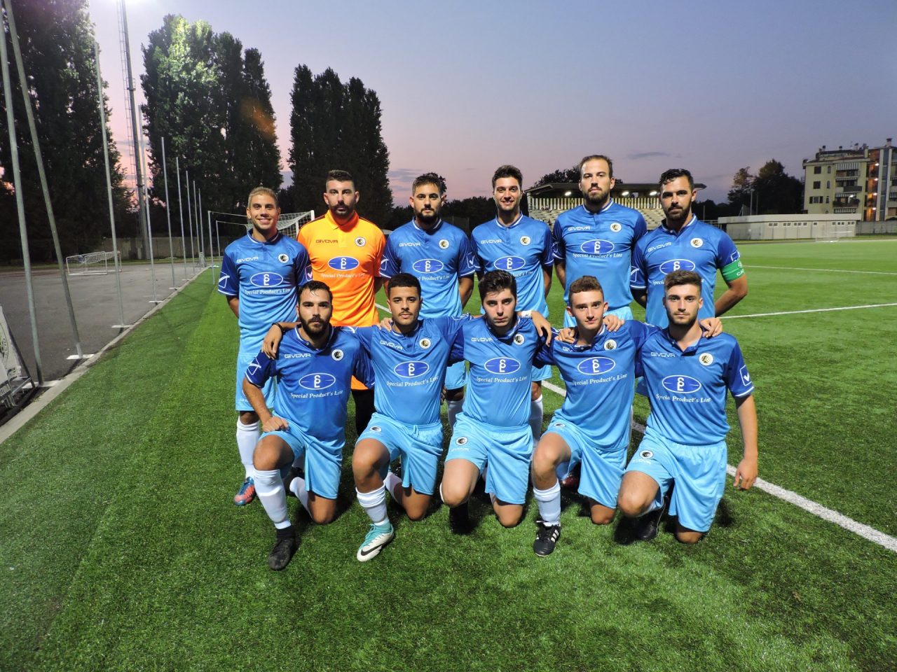 Difensore va in porta e para il rigore a tempo scaduto (VIDEO)