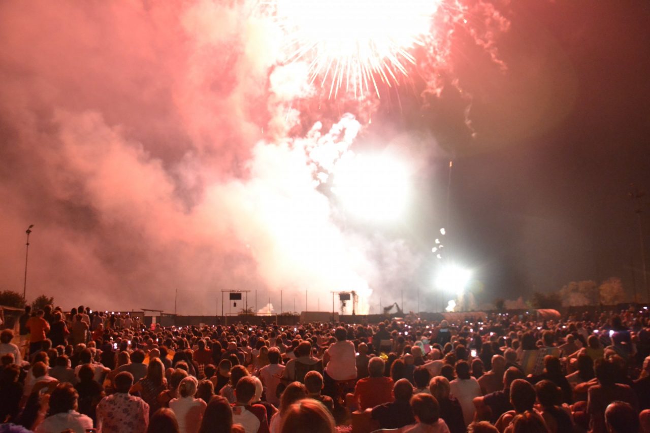 Fuochi di Sant’Agata: in migliaia per la festa di San Fermo FOTO