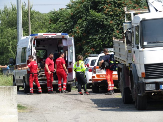 Cade nel canale con il cane: “Ho visto la morte in faccia”