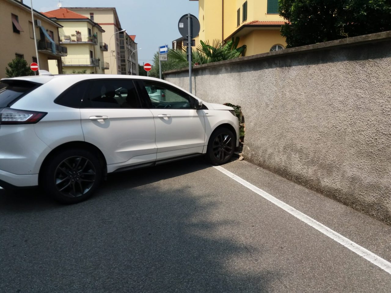 Testacoda a Cernusco: stop non rispettato