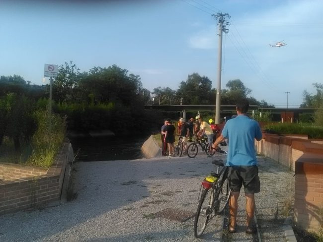 Rischia di annegare nel Villoresi a Garbagnate: 14enne in codice rosso