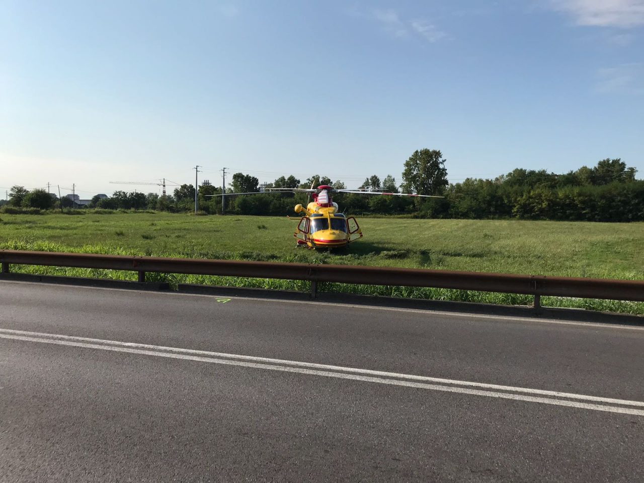 Malore sulla Padana, arriva l’elisoccorso