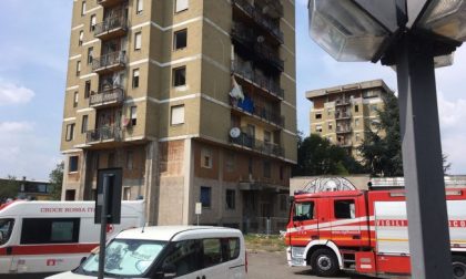 Incendio Zingonia, una delle torri è completamente inagibile FOTO