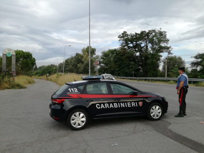 Lanciavano sassi dal cavalcavia, denunciati quattro ragazzini
