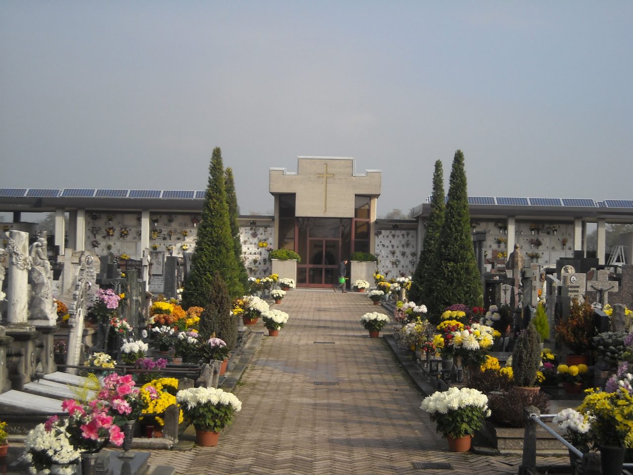 Vietato morire resta una manciata di posti al cimitero