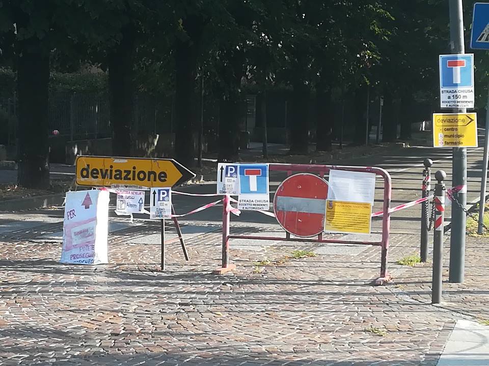 Primo giorno di scuola e lavori stradali disagi a Brembate