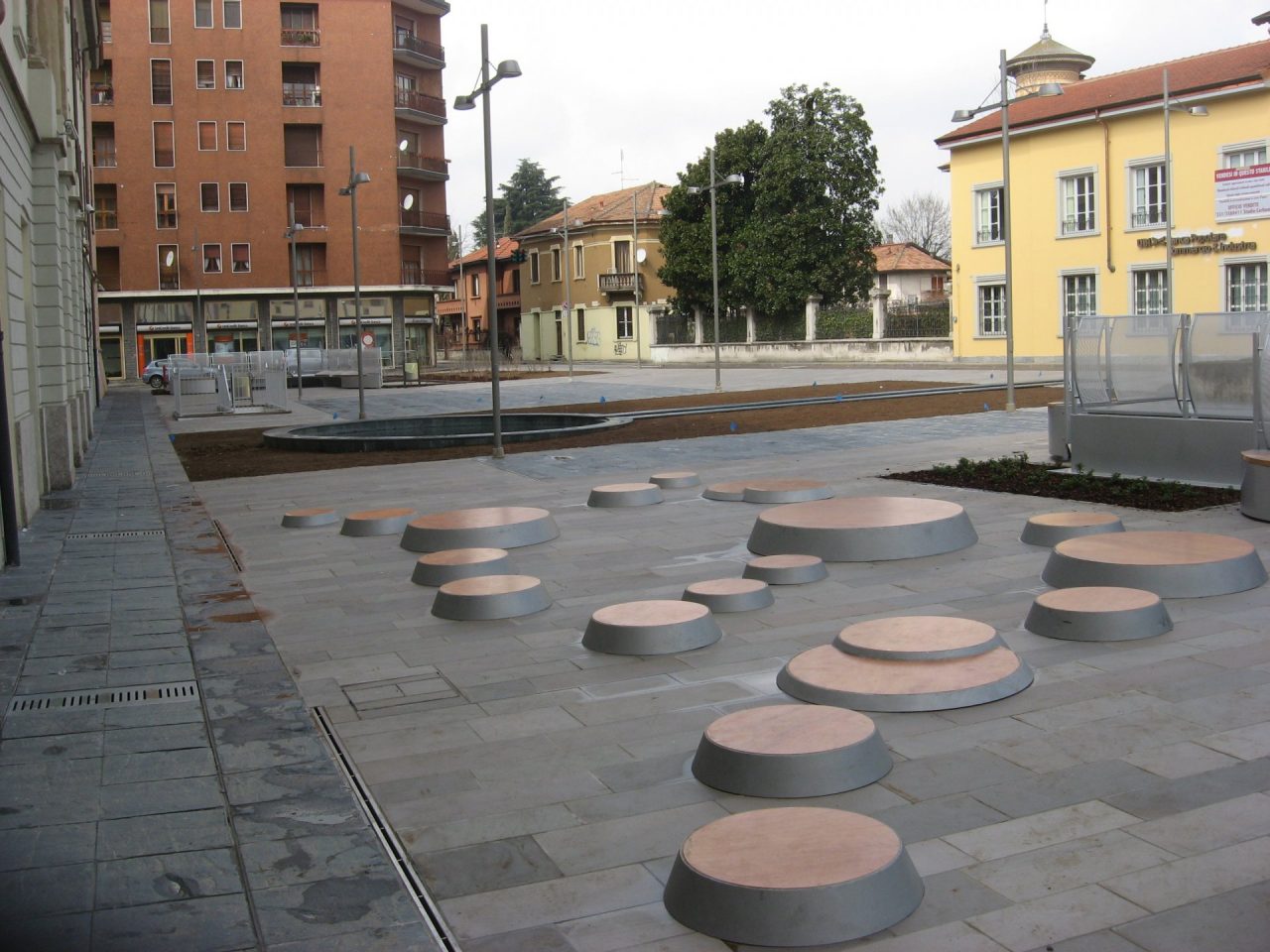 Piazza Risorgimento cade a pezzi dopo  solo otto anni