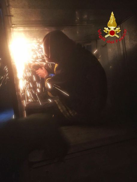 Cade in un condotto di aerazione muore 15enne a Sesto – FOTO – VIDEO
