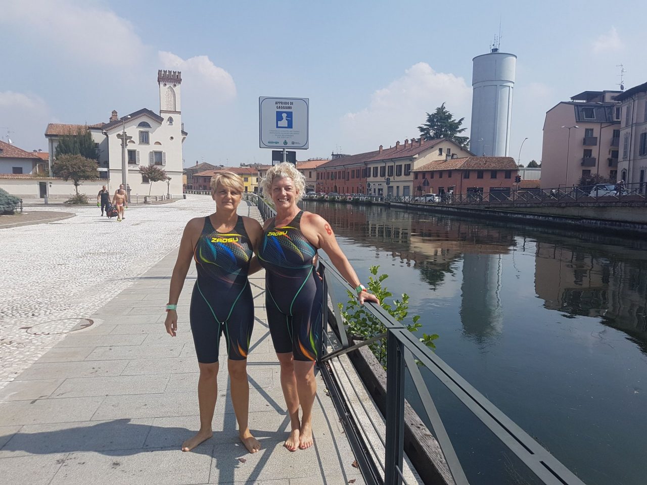A 50 anni nuota per 14 chilometri nel Naviglio