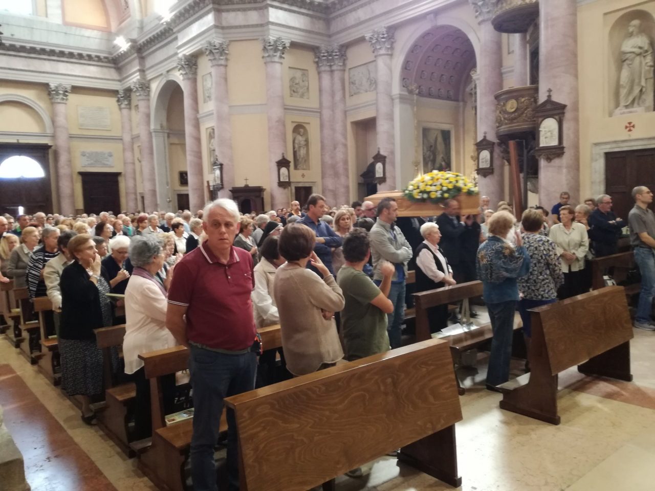 Don Carlo Mapelli, in centinaia ai funerali