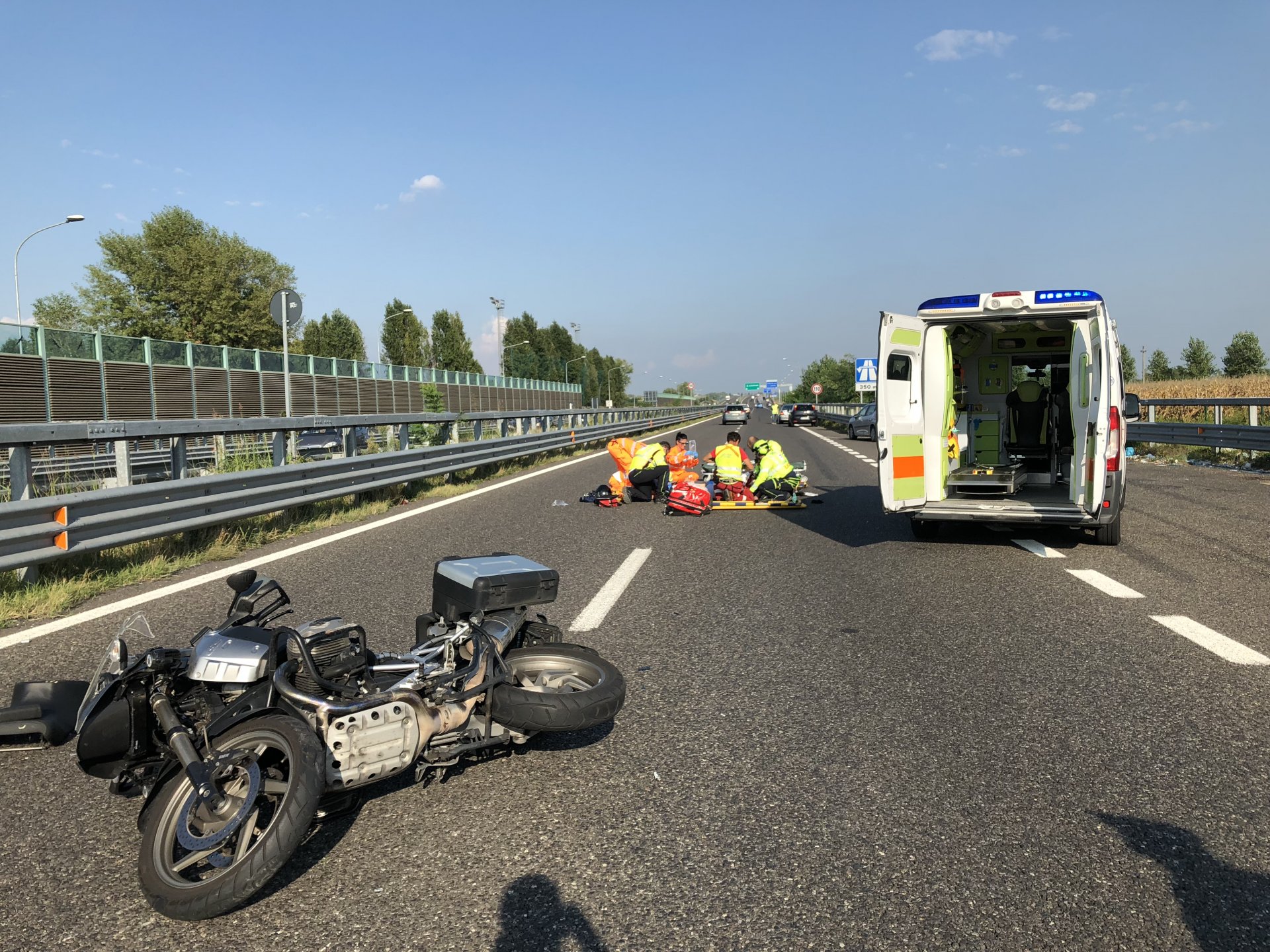 incidente sulla rivoltana pioltello auto moto