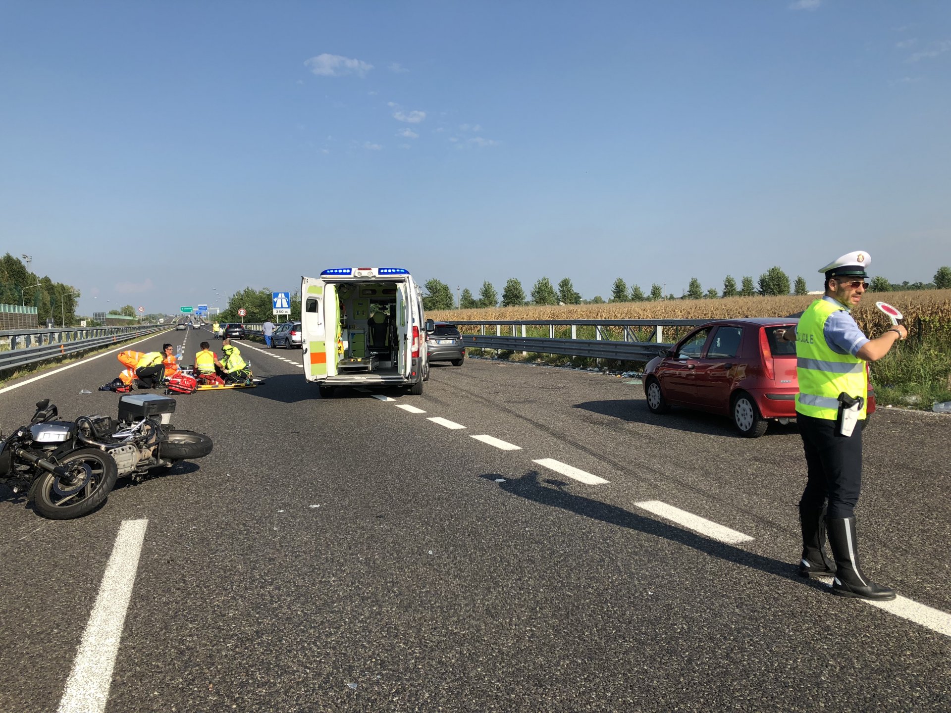 incidente sulla rivoltana pioltello auto moto