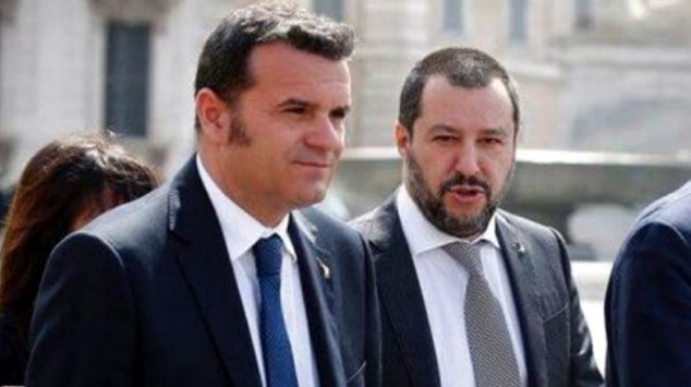Negozi chiusi la domenica: il ministro Centinaio si mette “di traverso”