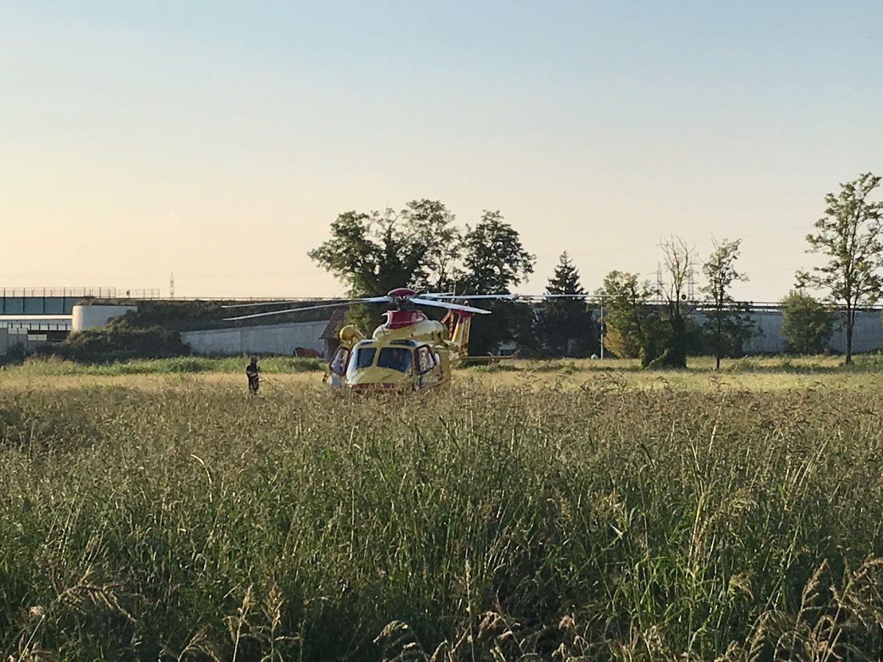 Infortunio in cascina, trentenne portato in ospedale l’elicottero