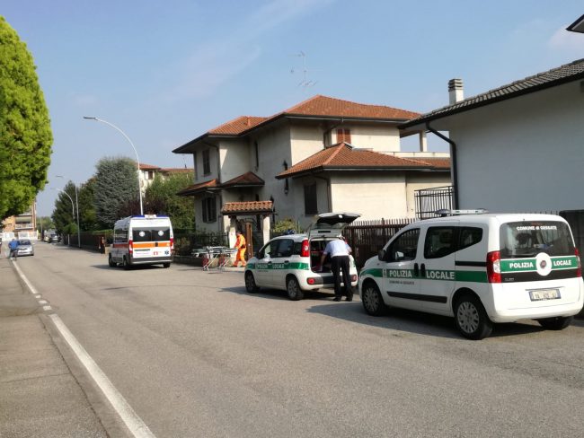 Cade dal tetto a Gessate non è in pericolo di vita