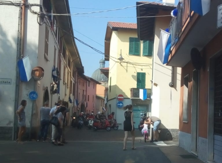 Party in Vespa, un tour per gli appassionati delle due ruote FOTO