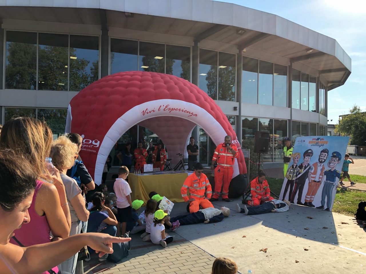 maxi esercitazione al centro sportivo enjoi di cernusco sul naviglio emergency village