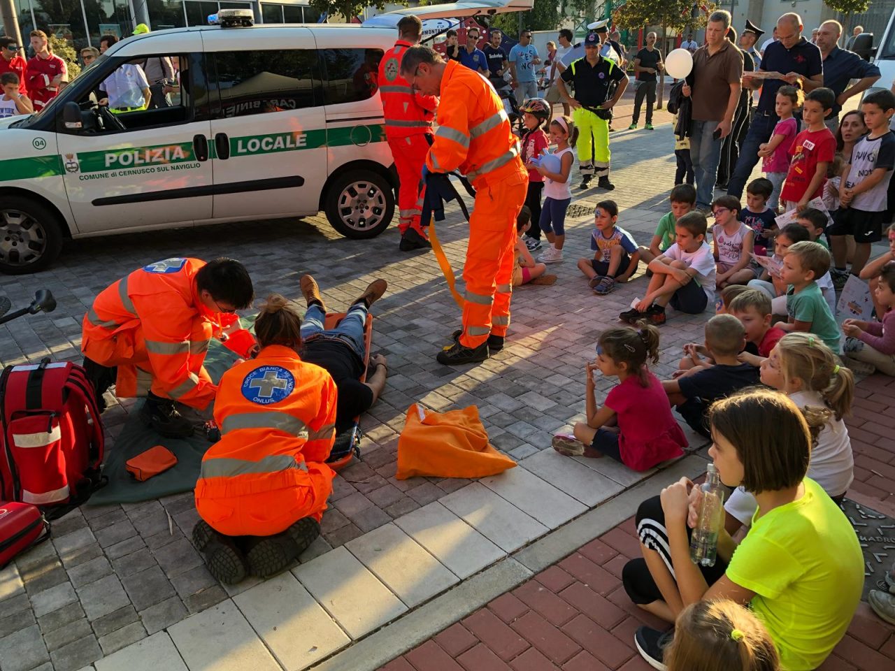 Maxi esercitazione di soccorso davanti alla piscina FOTO