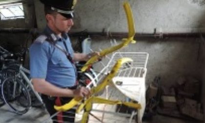 Decine di biciclette ritrovate dai carabinieri in uno stabile a Gessate
