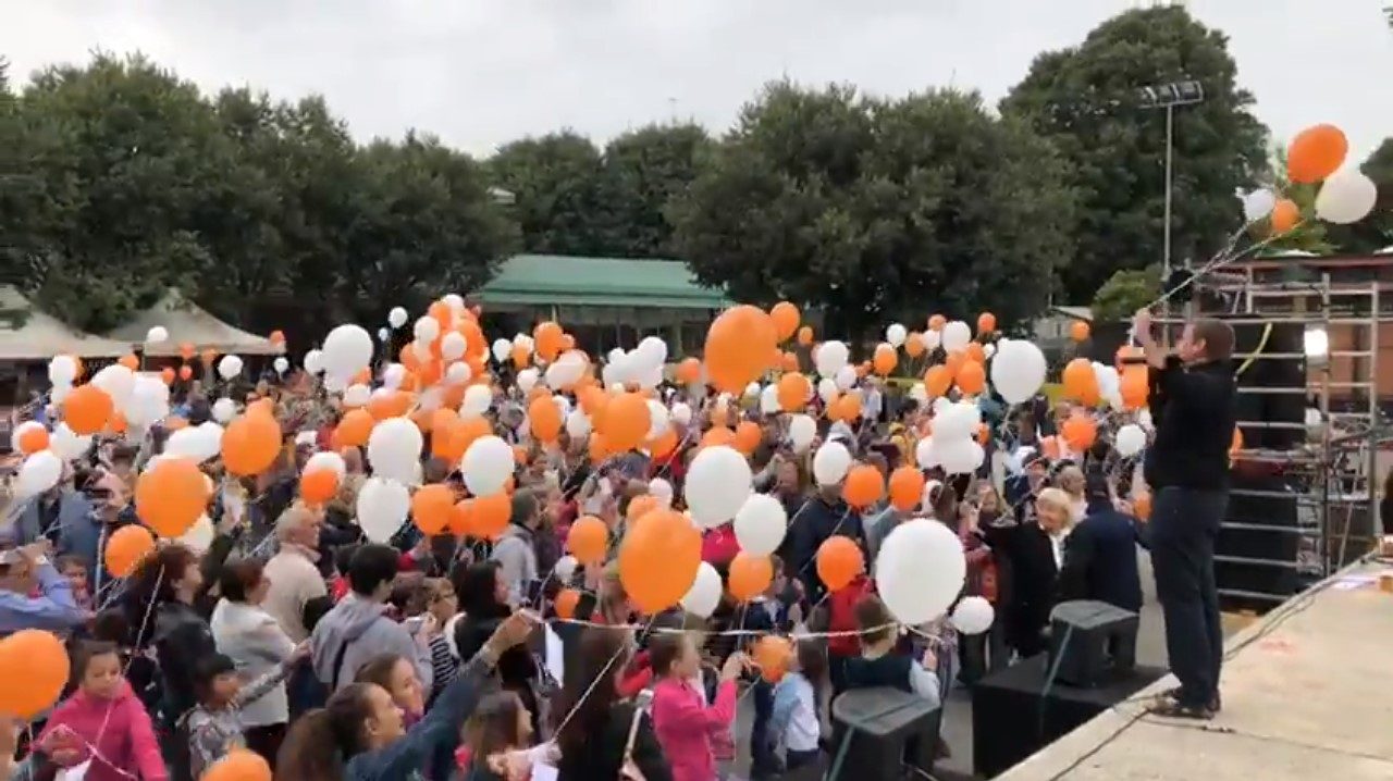 Festa dell’oratorio con lancio di palloncini VIDEO