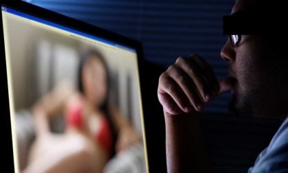 Cybersex, 15enne bergamasca scopre che chattava col proprio padre